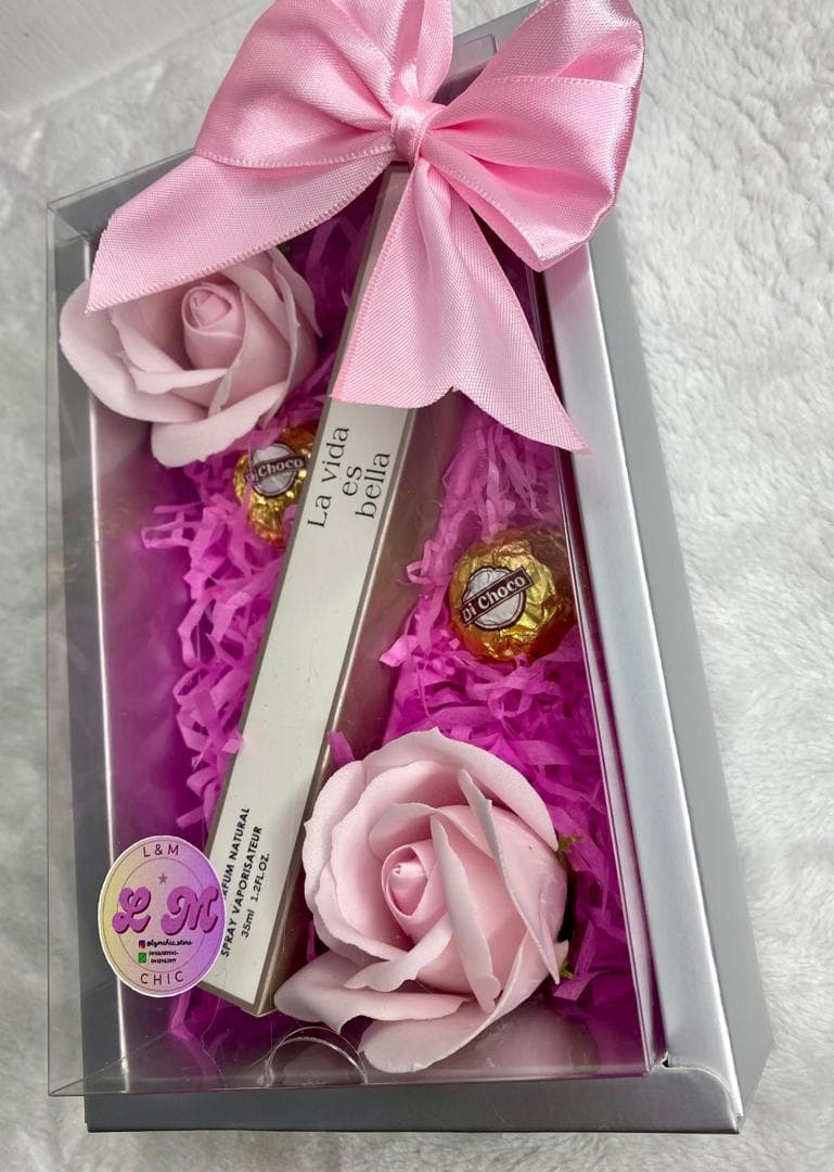 L&M CHIC Store - Caja de regalo con rosas de jabón, bombones y perfume